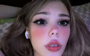 Китти Китт (Kitty Keettt, Mommy Kitty)